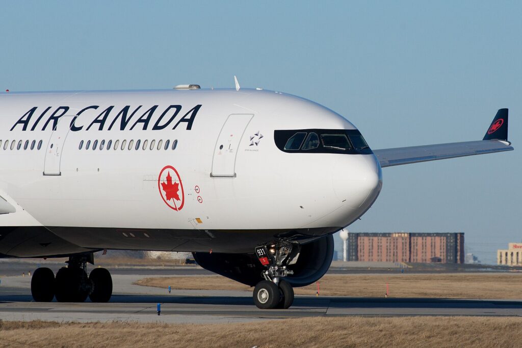 Air Canada (AC) flight was compelled to execute an emergency landing at Dublin Airport (DUB), resulting in the closure of the airport to a single runway.