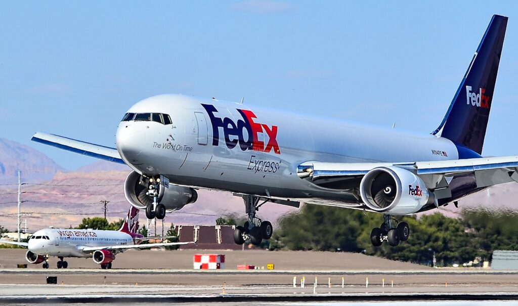 FedEx 767 from Paris to Istanbul Makes NoseUp Landing | Exclusive