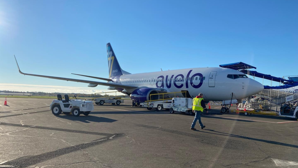 Avelo Airlines (XP) marked a significant milestone today with the launch of its 6th aircraft base at the Charles M. Schulz Sonoma County Airport (STS)