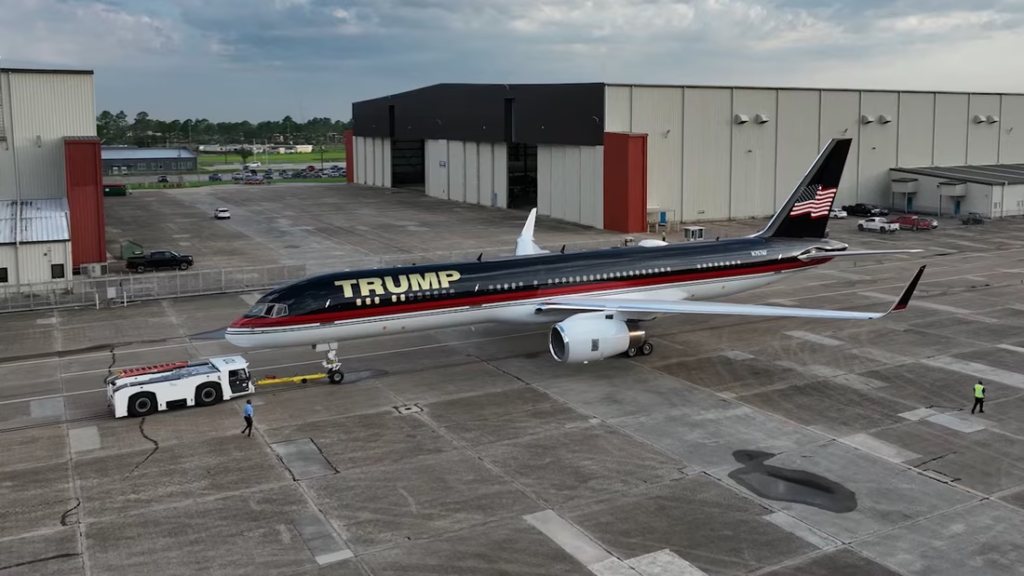 Donald Trump Boeing 757 hit plane in Florida