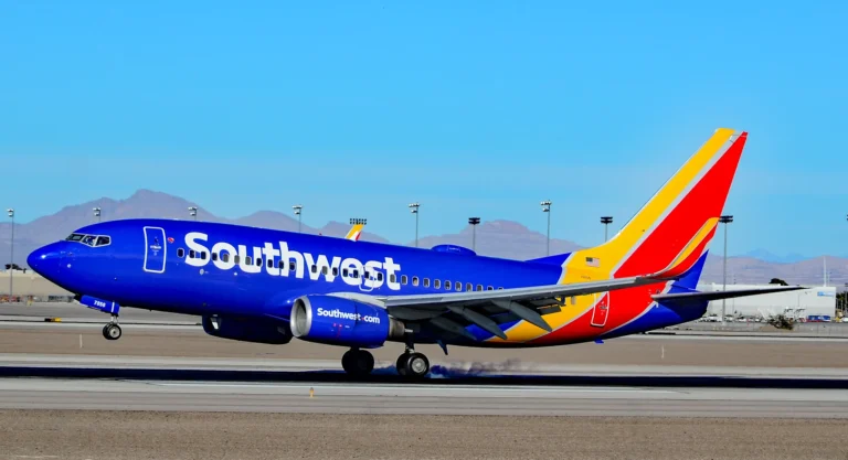 Southwest Airlines Boeing 737-7CT