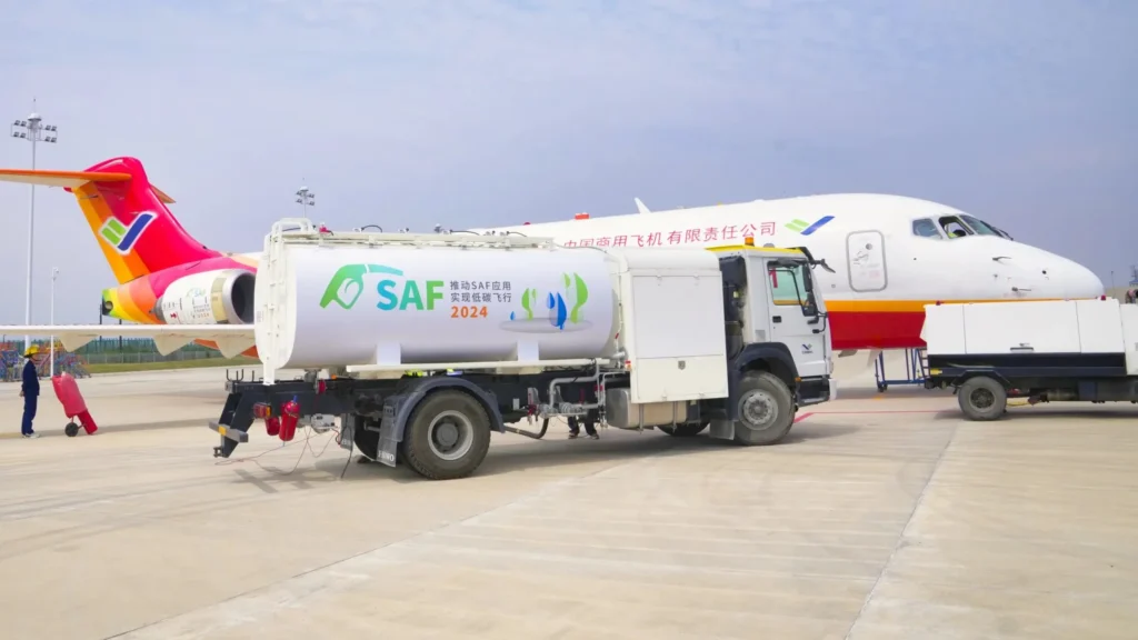 Commercial Aircraft Corporation of China (COMAC) announced on Wednesday that an ARJ21 regional jet and a C919 large passenger aircraft completed their inaugural demonstration flights using sustainable aviation fuel (SAF).