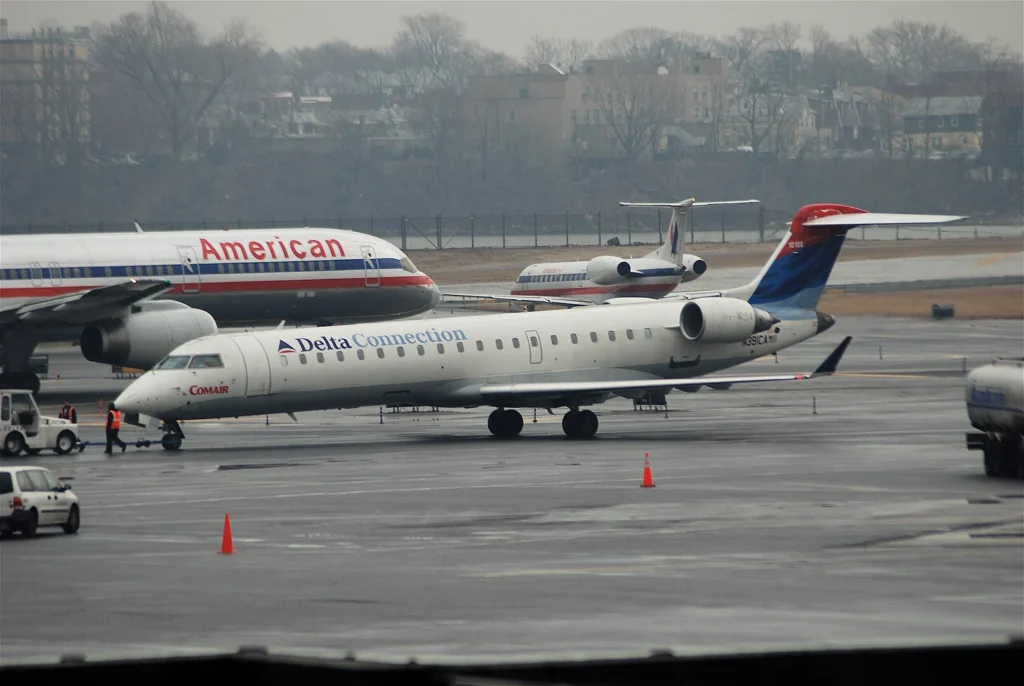 American Airlines, Delta Flight Avoid Mid-Air Collision at New York