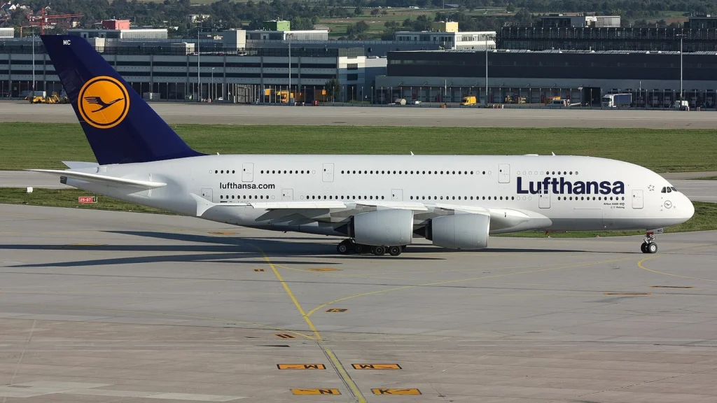 Lufthansa (LH) Airbus A380 aircraft, operating flight LH762 from Munich (MUC), experienced a wheel fire during landing at Delhi's Indira Gandhi International Airport (DEL) 