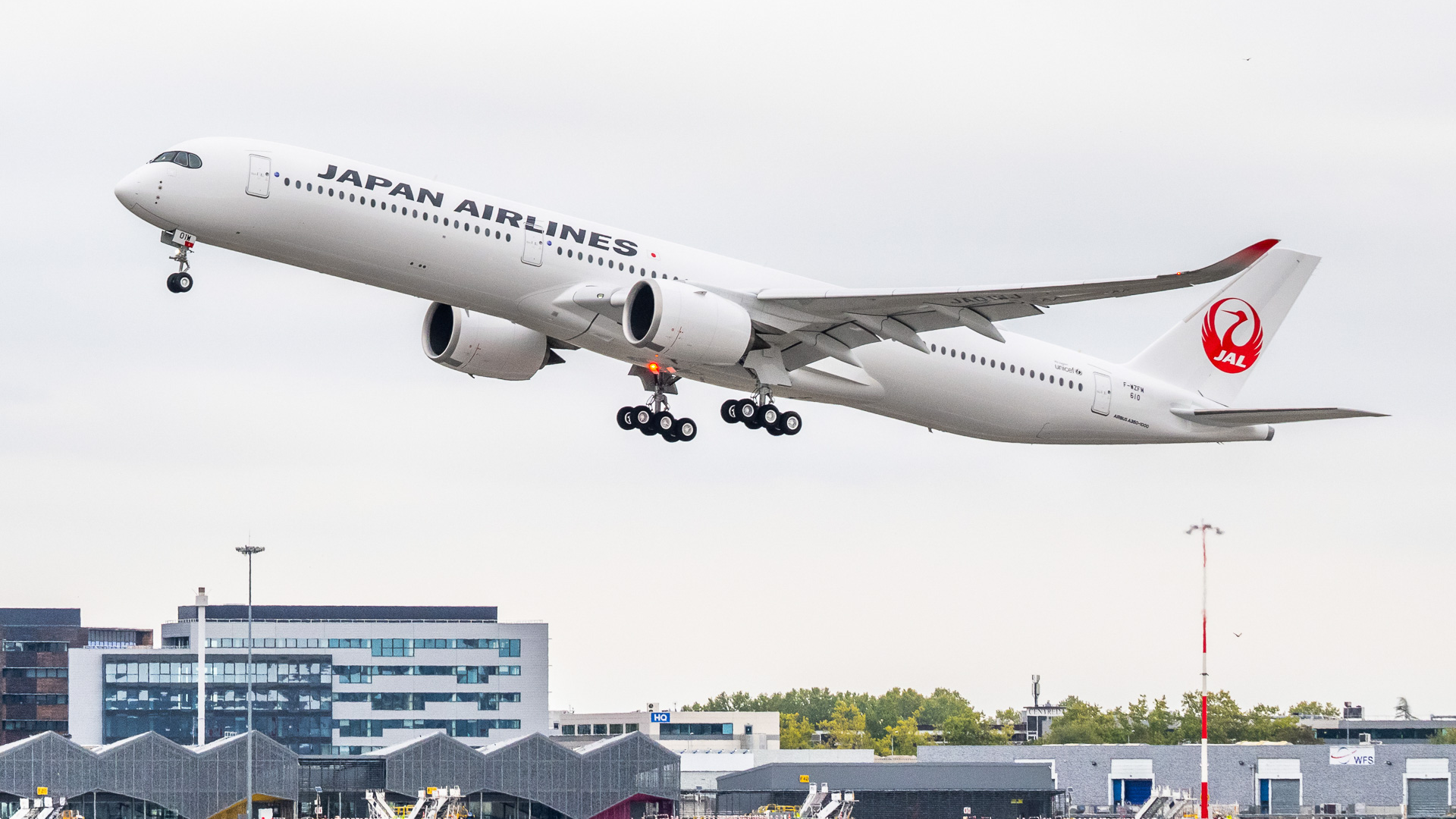 Airbus secures major orders from Japan Airlines and Virgin Atlantic.