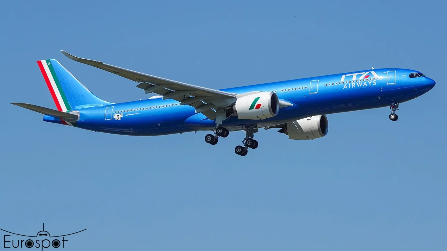Jewish Family Alleges ITA Airways Denied Water in Business Class, Handed Child Toilet Paper Instead