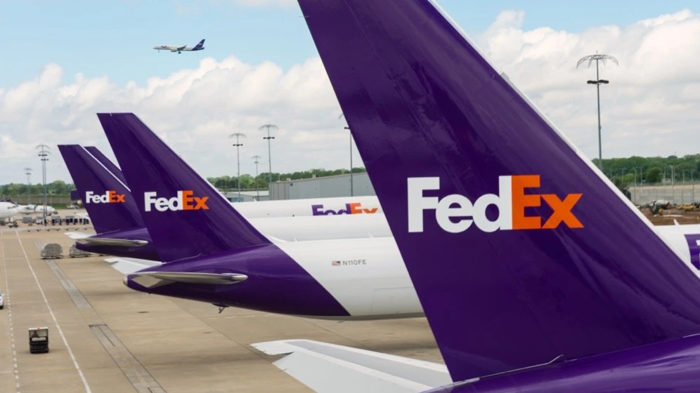 salary of a fedex pilot