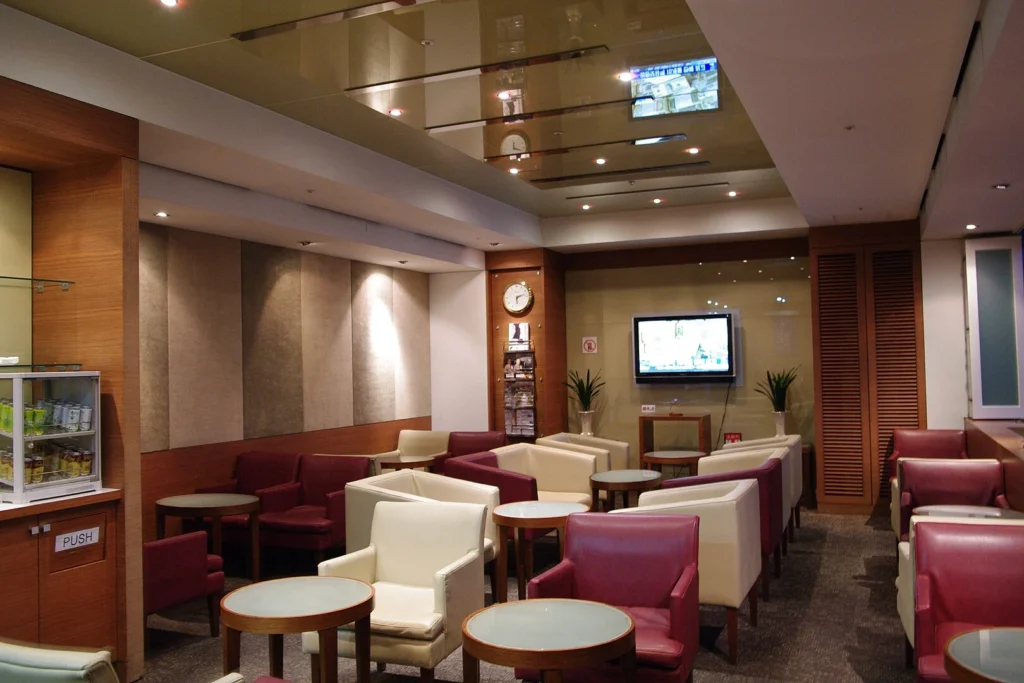 Korean Air (KE) announces plans for a premium lounge at The New Terminal One in John F. Kennedy International Airport (JFK), New York. The 16,000-square-foot facility will be one of Korean Air's largest lounges outside its Seoul Incheon hub.