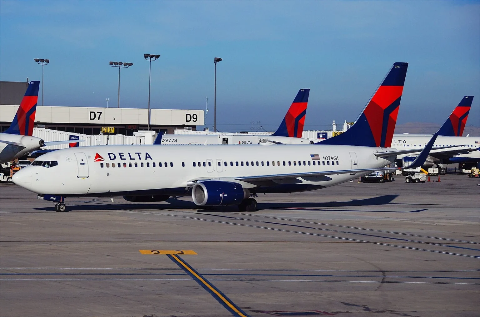 Delta Boeing 737 and Airbus A321 Involved in Near Miss Incident at Atlanta Airport