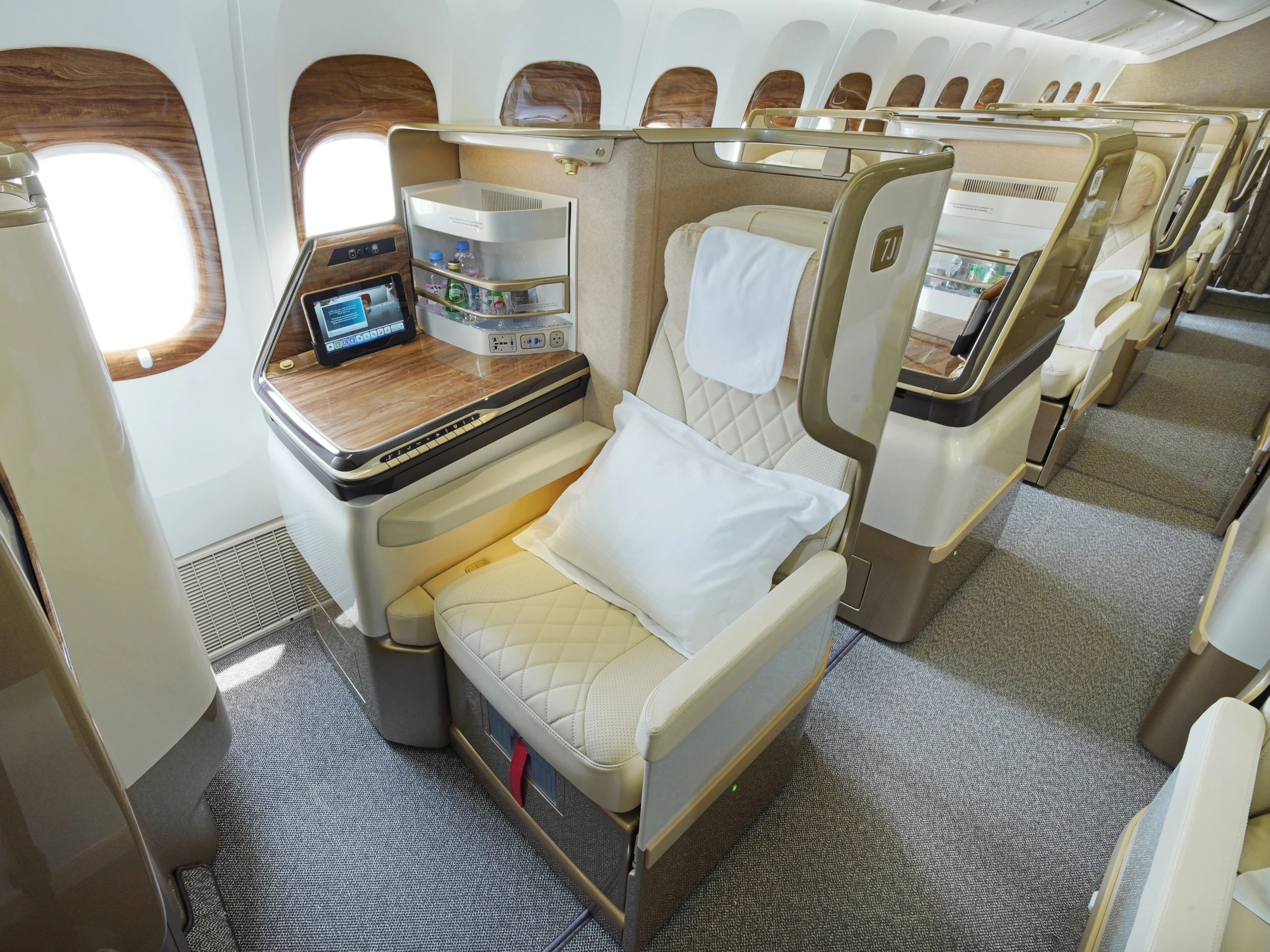 Emirates Deploys the First Retrofitted Boeing 777 to Geneva, Switzerland