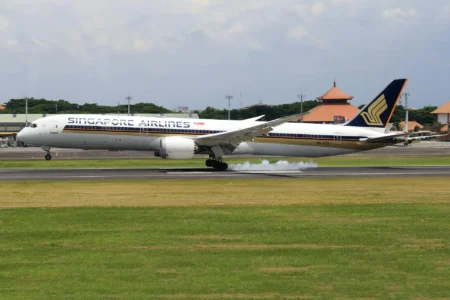 Singapore Airlines Boeing 787-10 Reports Smoke at Tokyo Narita