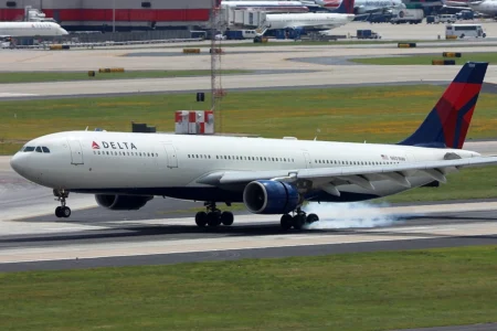 Delta A330 Pilots Makes Emergency Landing at London Heathrow