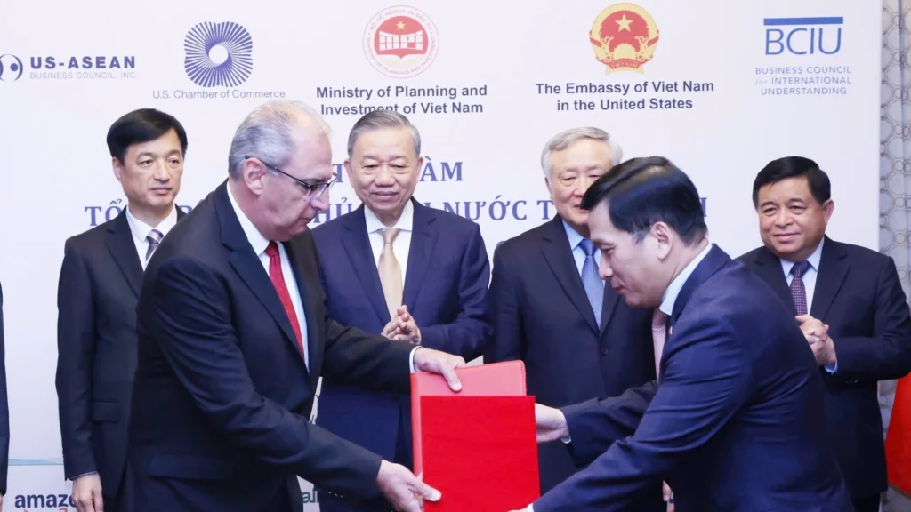 Vietjet Air (VJ) and Honeywell Aerospace Technologies have signed a $1.1 billion cooperation agreement for avionics and aviation technical services.