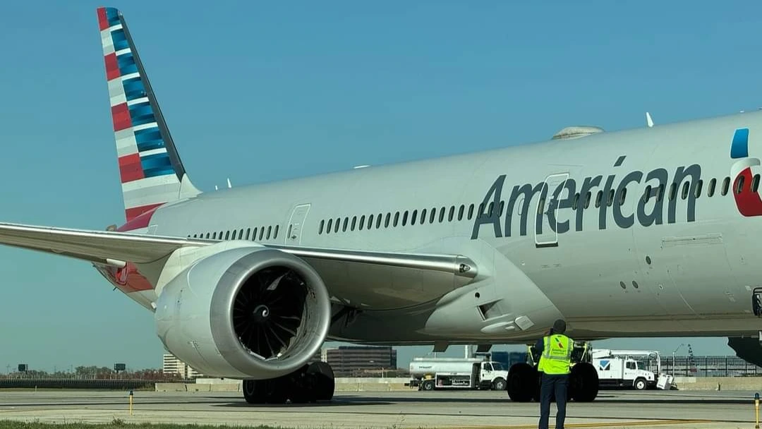 American Airlines Boeing 787 Engine Damaged at Chicago Airport