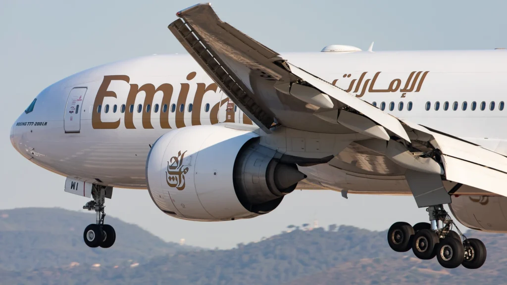 Emirates Boeing 777 Landing