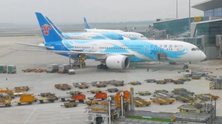 Middle East War Sends China’s Top Airlines Into a $1.33 Billion Slump
