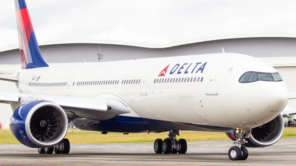 Delta Air Lines (DL) will resume its seasonal direct flight between Rio de Janeiro and New York City from December 20, 2024, to March 27, 2025.