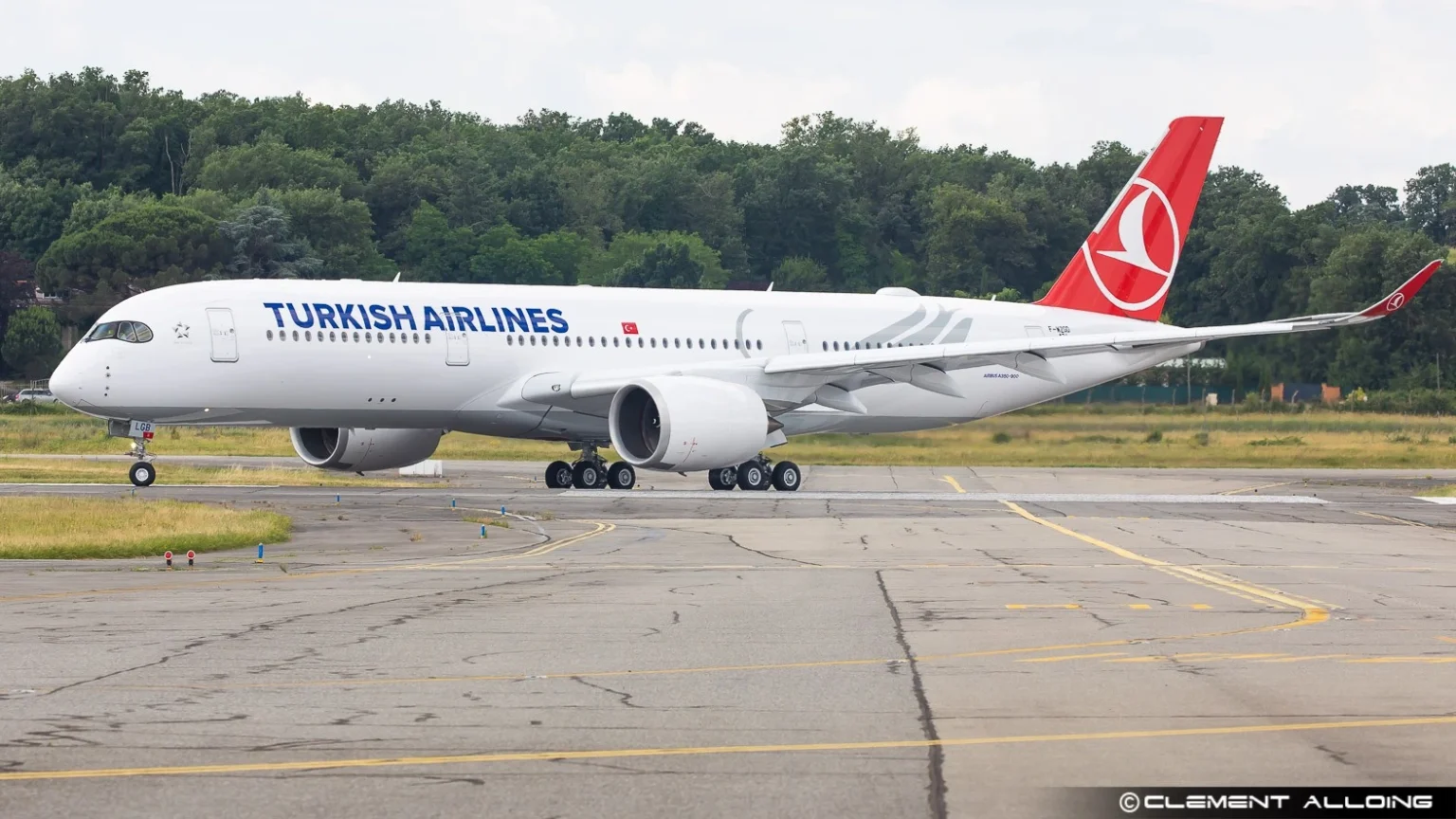 Turkish Airlines A350 Pilots Enters Newark Airport Runway Without Clearance