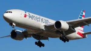 American Airlines 4 Crew Members Sick After Consuming Leftover Passenger Meals