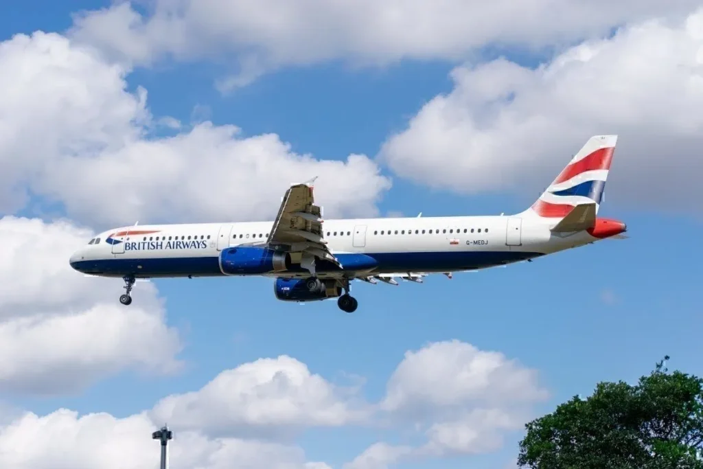 A British Airways Airbus A321 on final approach.