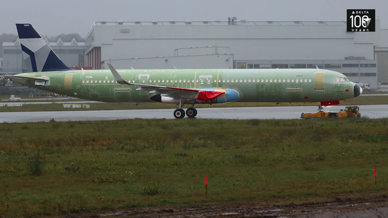 Delta A321neo special grey or silver livery