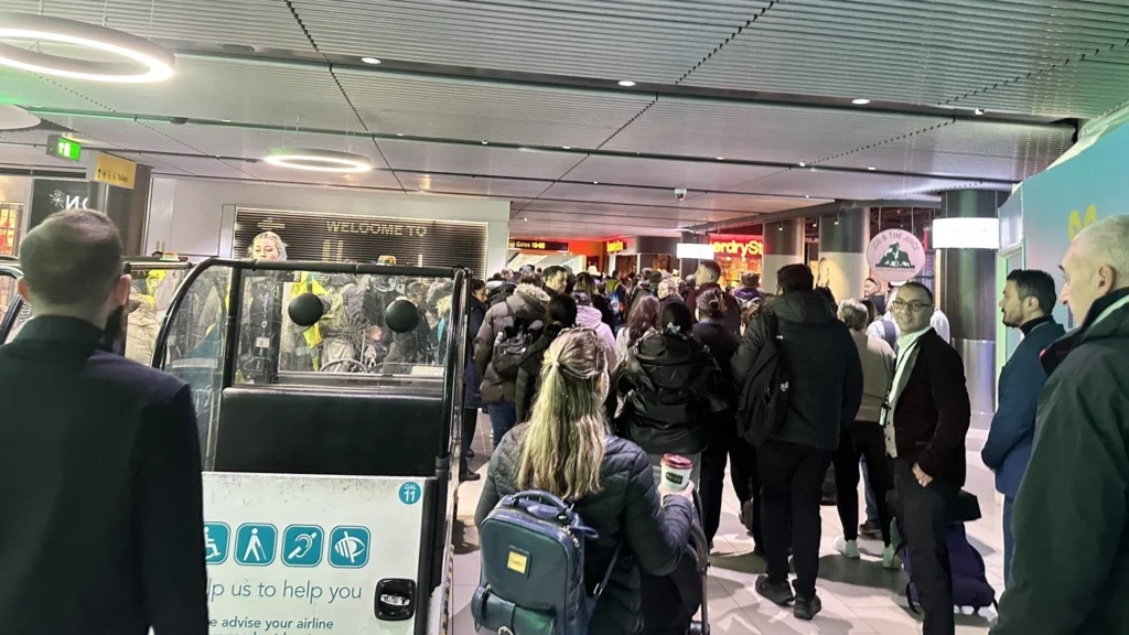 Gatwick Airport (LGW) South Terminal in London experienced bomb threat intervention after the detection of a suspicious luggage item, triggering comprehensive evacuation protocols.