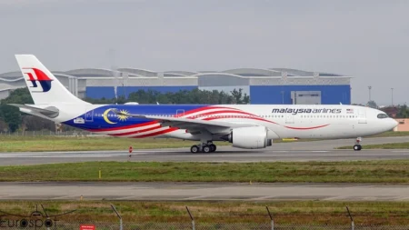 Malaysia Airlines New 737 MAX Business Class, Restarts Brisbane Flights and More