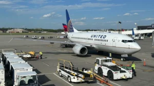 United Passenger Kicked Off the Flight After Refusing Middle Seat and Wearing This T-Shirt