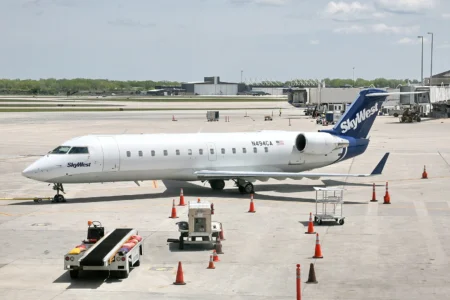 SkyWest CEO Daughter Controversy: Delta Connection Flight Held for Over an Hour