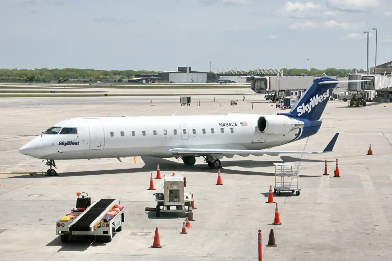 SkyWest CEO Daughter Controversy: Delta Connection Flight Held for Over an Hour Skywest Airlines Pilots Salary