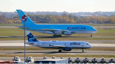 Korean Air A380 Jet Blast Shatters JetBlue A321 Windshield at New York