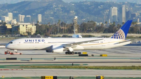 United Airlines New Boeing 787 Makes Emergency Landing on First International Flight