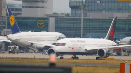 Air Canada Orders Five New A220s, Lufthansa 5 Airbus A350s