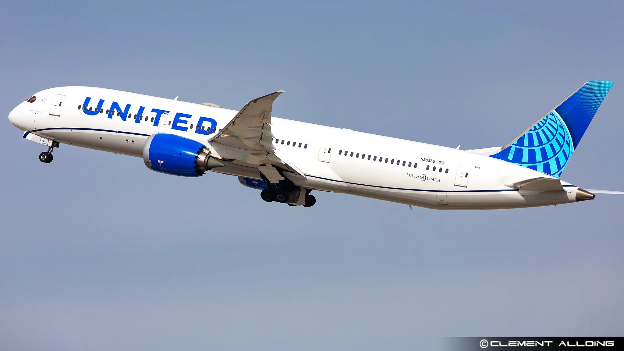 United Airlines Passengers and Crew Injured, Flight Makes Emergency Landing