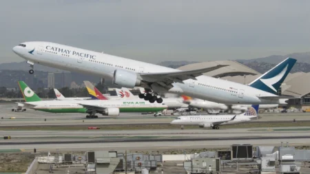 Air China Cashes Out HK$1.32 Billion Slice of Cathay Pacific