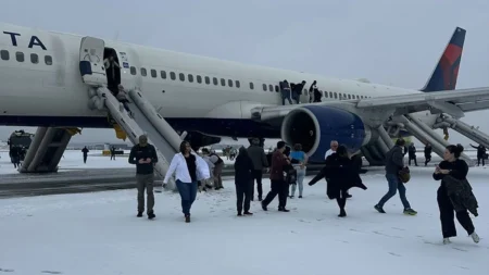 Delta 757 Engine Fire, Over 200 Passengers Evacuated at Atlanta Airport