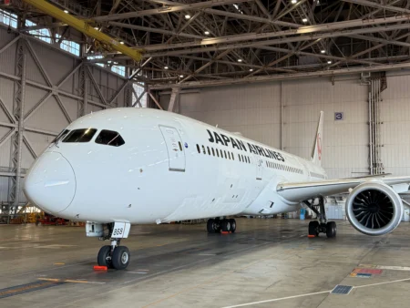 Japan Airlines Applies World’s First Riblet-Shaped Coating on 787