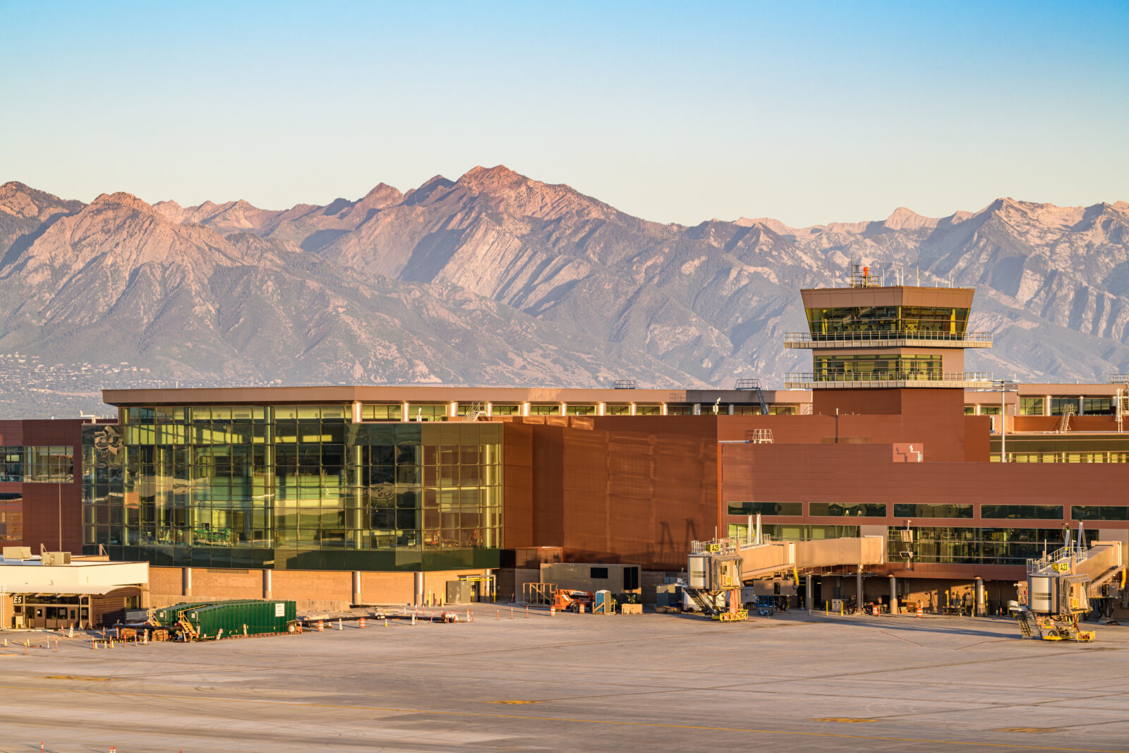 Top 10 Largest Airports in the United States by Area in 2025 - Aviation A2Z