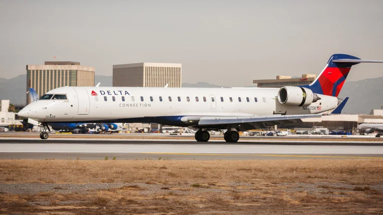 SkyWest Delta CR 9