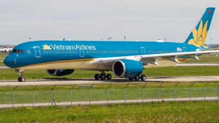 Vietnam Grounds 28 Aircraft as Global Engine Crisis Disrupts Airline Fleet
