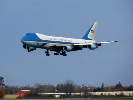 Air Force One Forced to Return as Electrical Issue Hits Trump’s Davos Flight