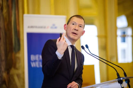 Air France-KLM Group CEO Benjamin Smith Salary and Compensation