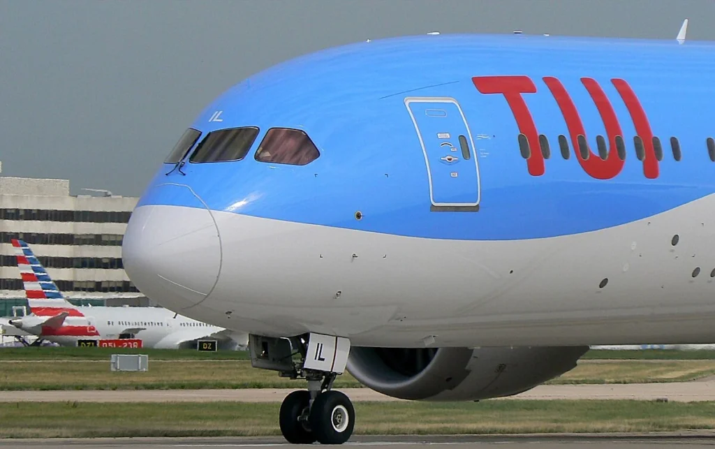 TUI Airways Boeing 787 Aborts Takeoff and Veered off the Runway