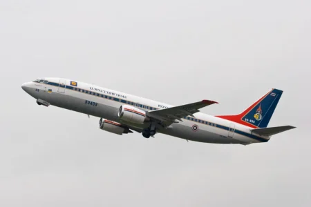 Thai King and Queen Land 737 at One of the Most Dangerous Airport in World