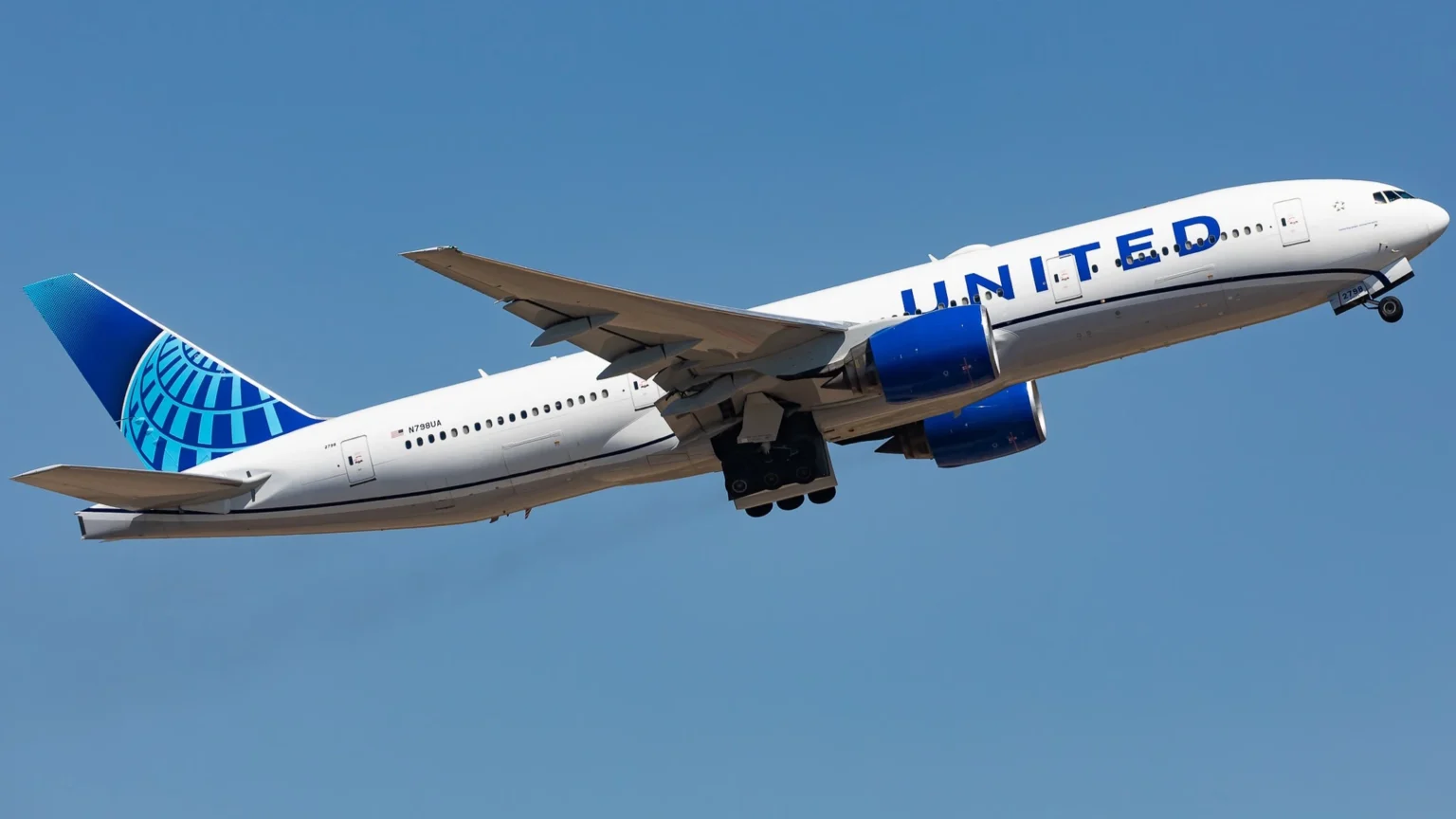 United Airlines’ Massive $11.5 Billion Revenue Windfall Exposed as Ancillary Fees Surge 8.5%