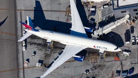 Delta Cancels Flights Across 5 US States Amid Winter Storm Fern