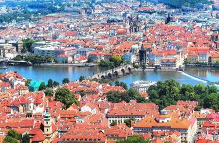 Top 10 Countries in the World for Travel & Transit for Expats in 2026