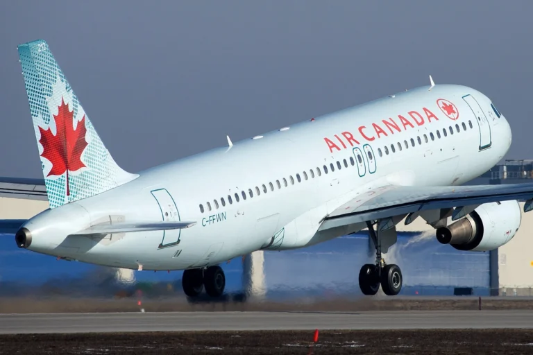 Air Canada A320 Near Miss Taxiway