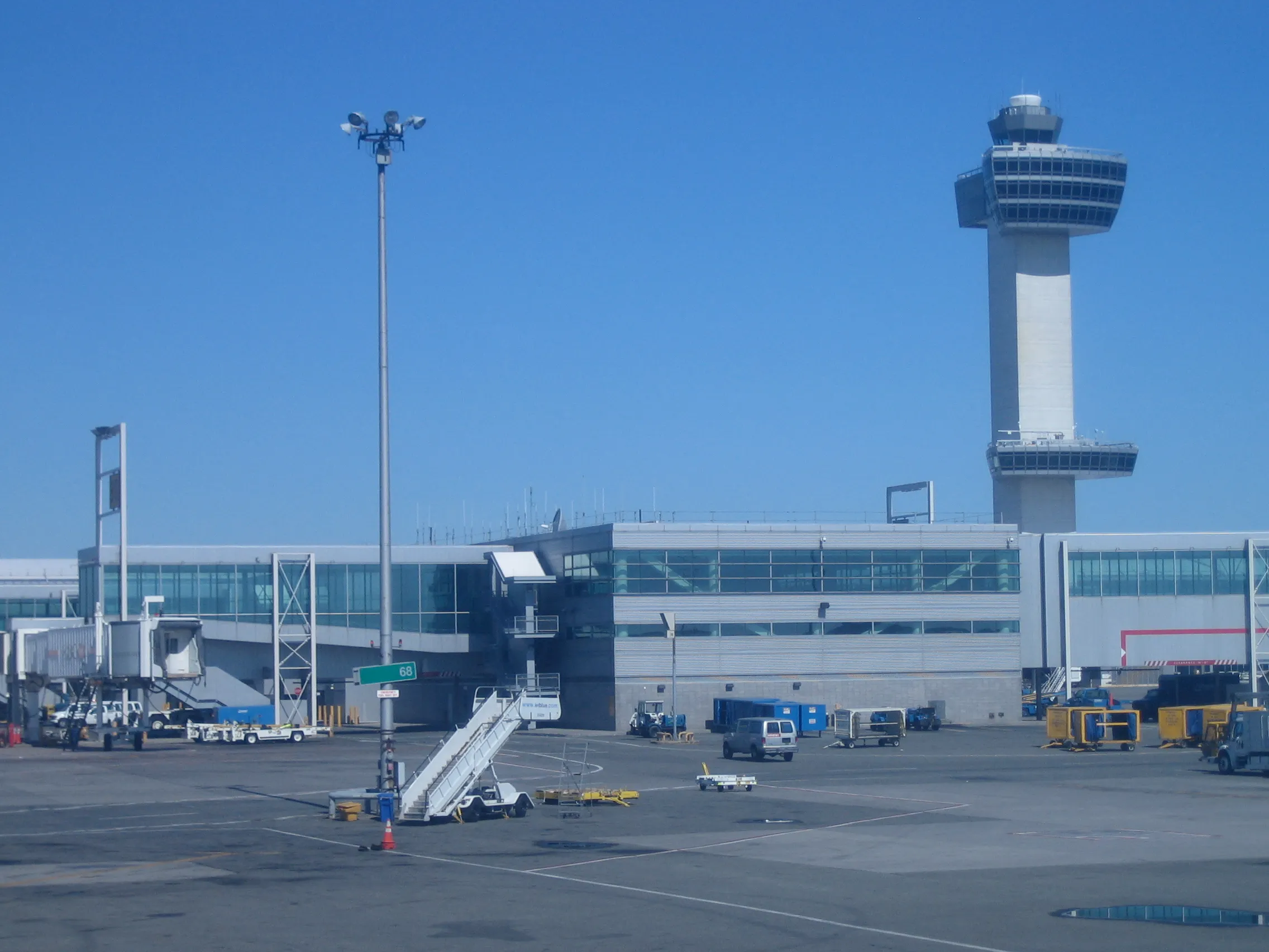 Federal Review Finds FAA Lacks Staff for United Airlines Maintenance Checks