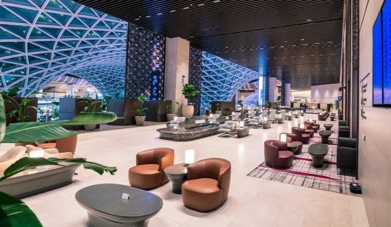 Top 10 Best Business Class Airline Lounges in the World in 2025
